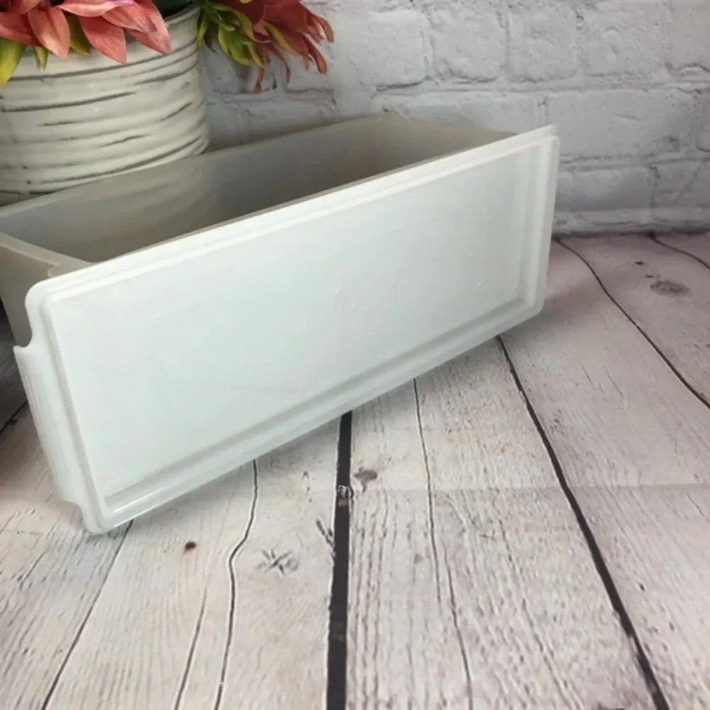 Vintage Tupperware 2LB cheese saver